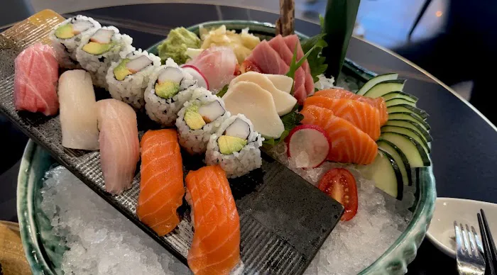 Mihana Modern Japanese & Lounge Picture 8