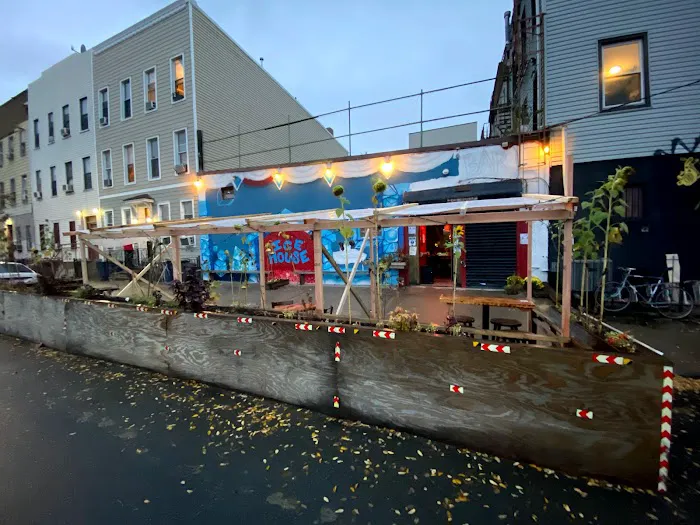 Brooklyn Ice House Picture 8
