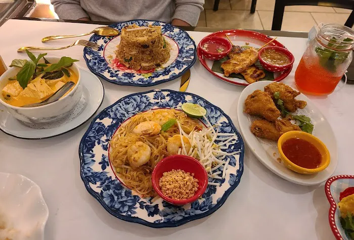 The Theo Thai Bistro Picture 3