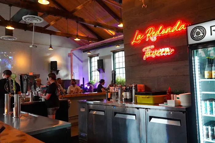 La Redonda Tavern - Round Table Brewery Picture 4