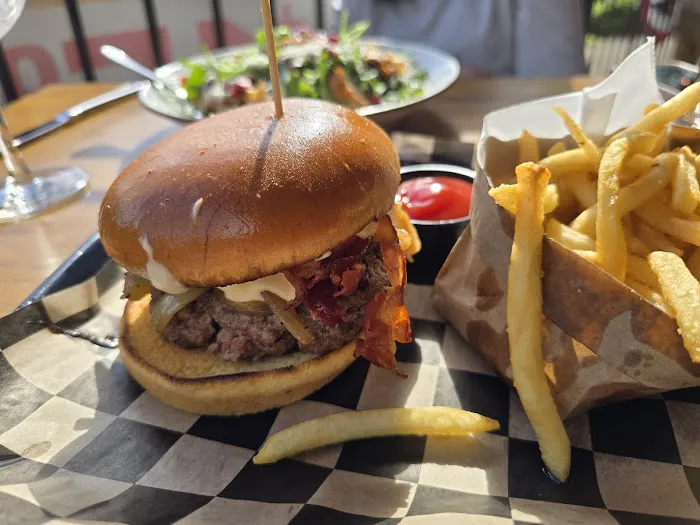 J. Murphy's On Main Picture 4