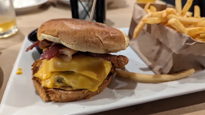 J. Murphy's On Main Picture 9