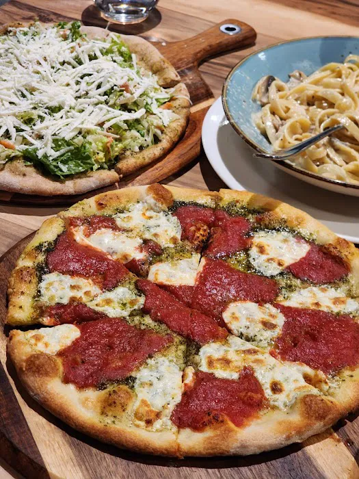 Al Di La Pizzeria & Bistro Picture 3