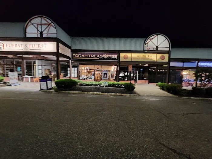 Al Di La Pizzeria & Bistro Picture 6