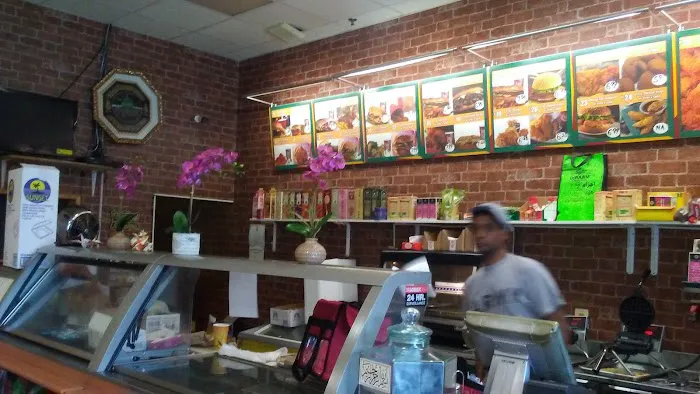 Bruno's Chicken & Waffles (halal) Picture 5