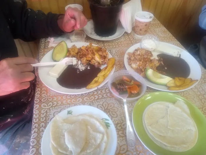 Chavelita's Restaurante y Panaderia Picture 2