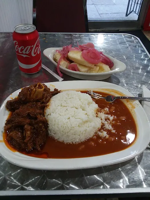 La Parada Dominicana/Santo Domingo Stop Restaurant Picture 4