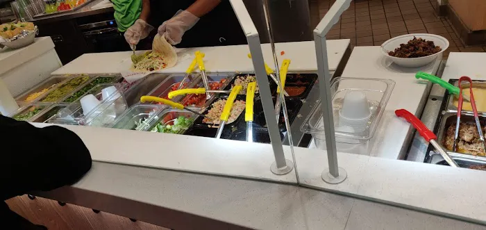 Salsarita's Fresh Mexican Grill Picture 2