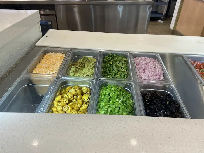 Salsarita's Fresh Mexican Grill Picture 6