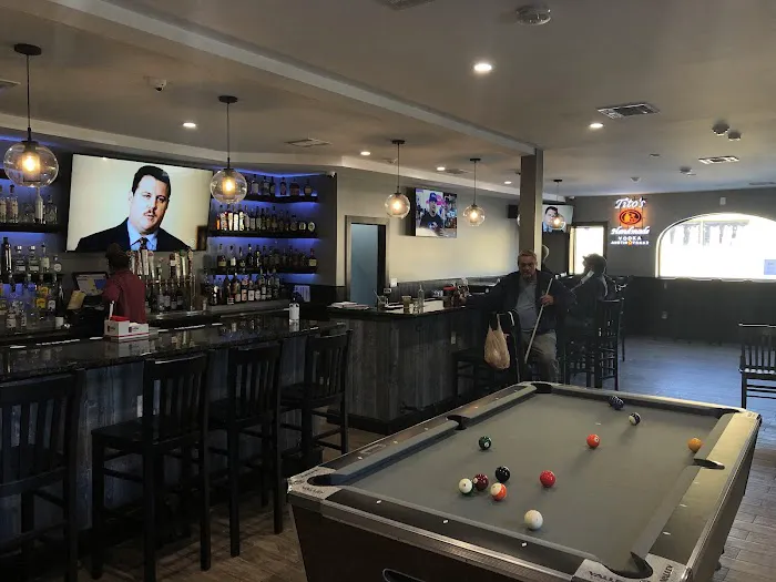 Tankys Bar & Grill Picture 3