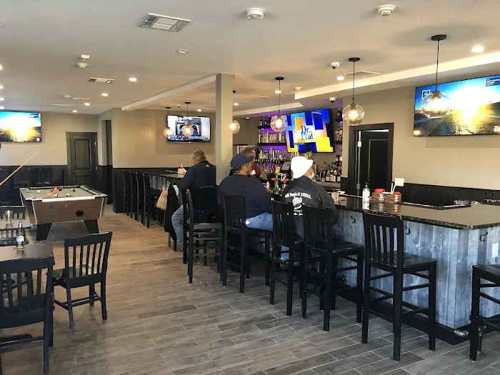 Tankys Bar & Grill Picture 5