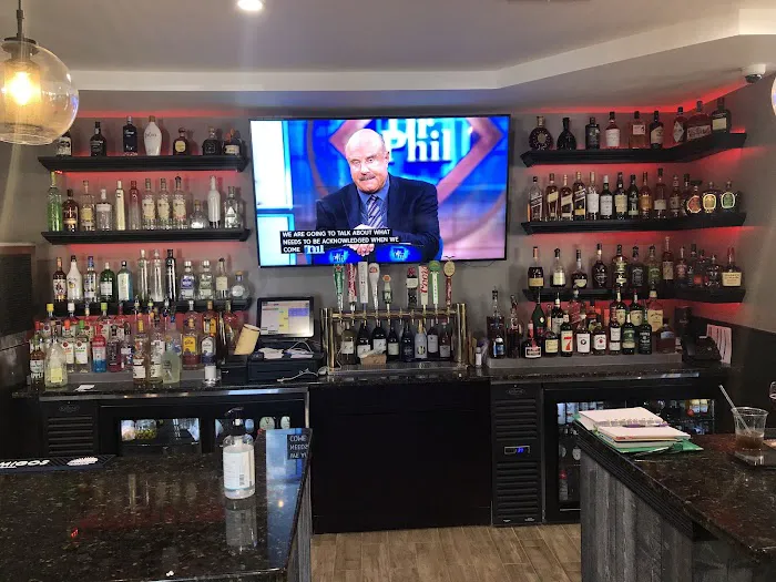 Tankys Bar & Grill Picture 6