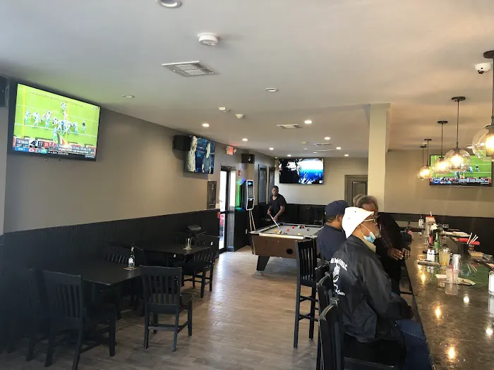 Tankys Bar & Grill Picture 4