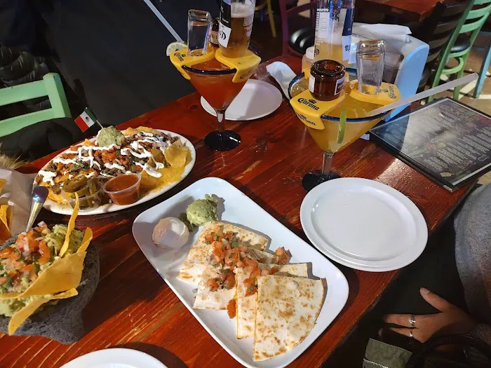 El Chingon Tex-Mex Restaurante & Bar Picture 7