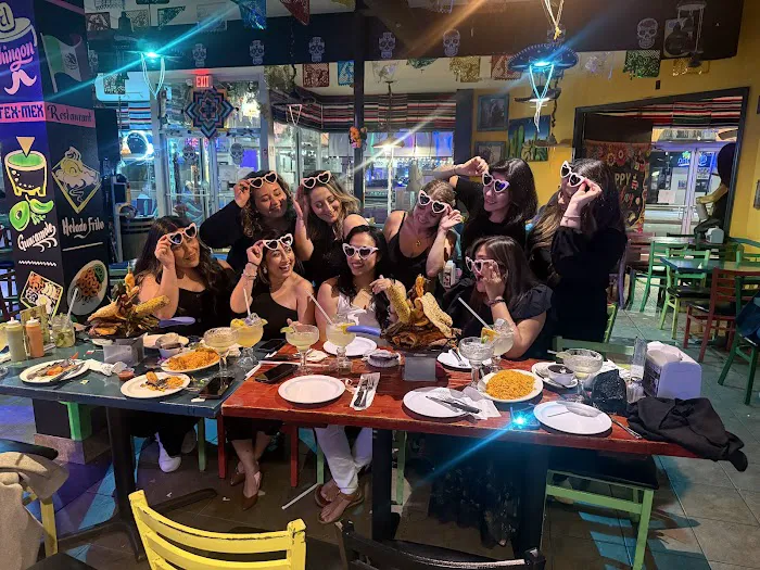 El Chingon Tex-Mex Restaurante & Bar Picture 9