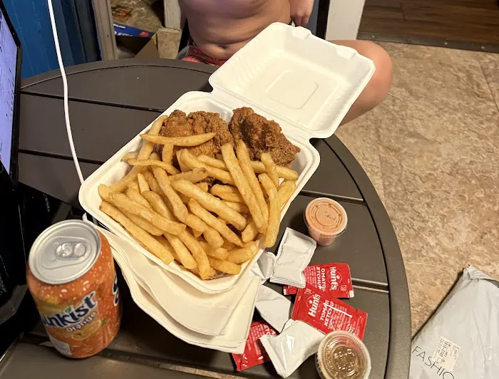 EQUIS Pica Pollo (Newark) Picture 5