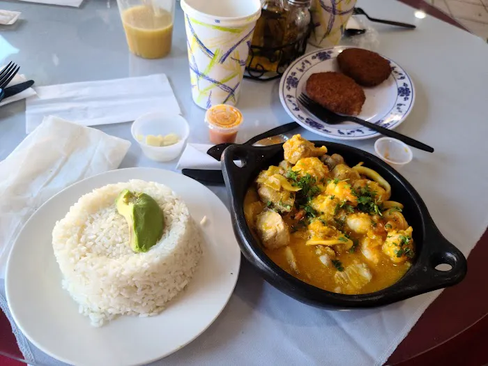 Mi Lindo Ecuador Restaurant & Fish Market Picture 4