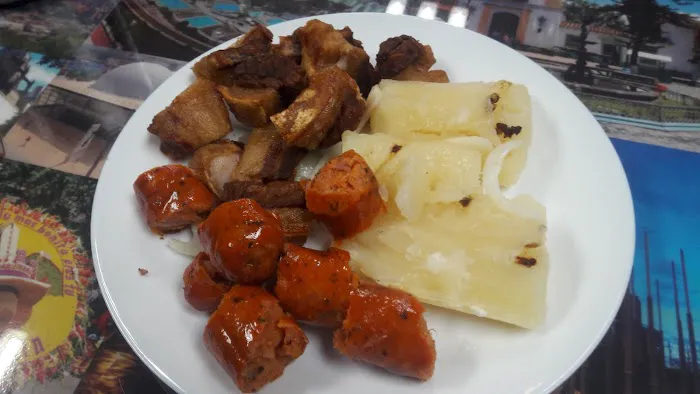 El Paisa Happy Chicken Picture 2