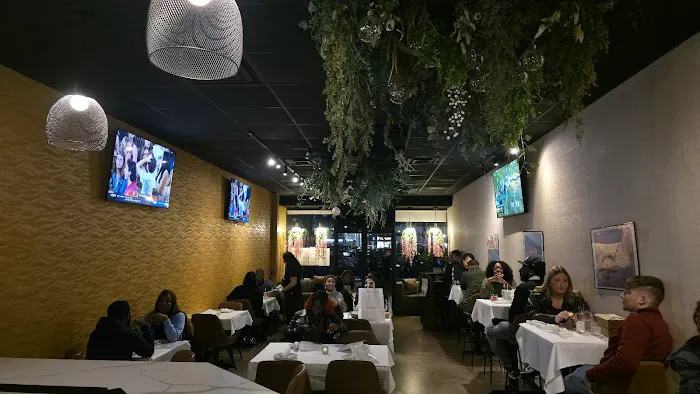 The Guest House Bar & Bistro Picture 4