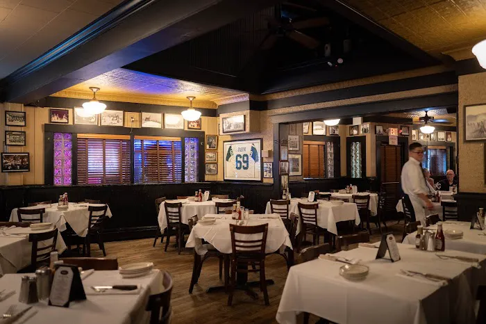 Majors Steak House Picture 9