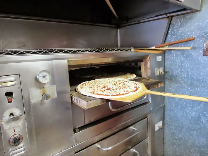 Calabria Pizzeria Picture 8