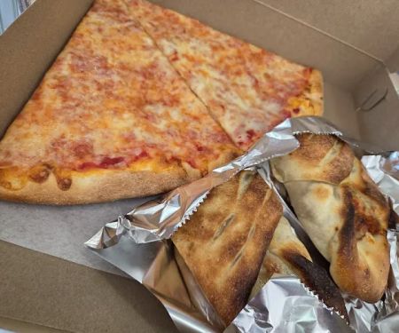 Famous Lucas Pizzeria