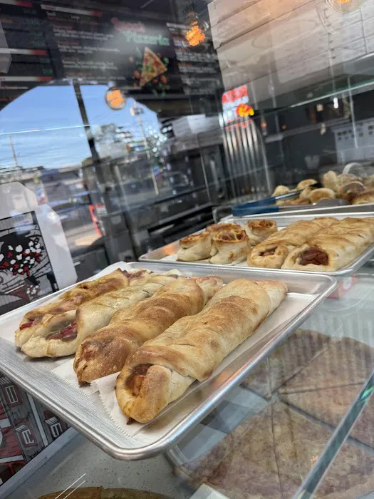 Famous Lucas Pizzeria Picture 6