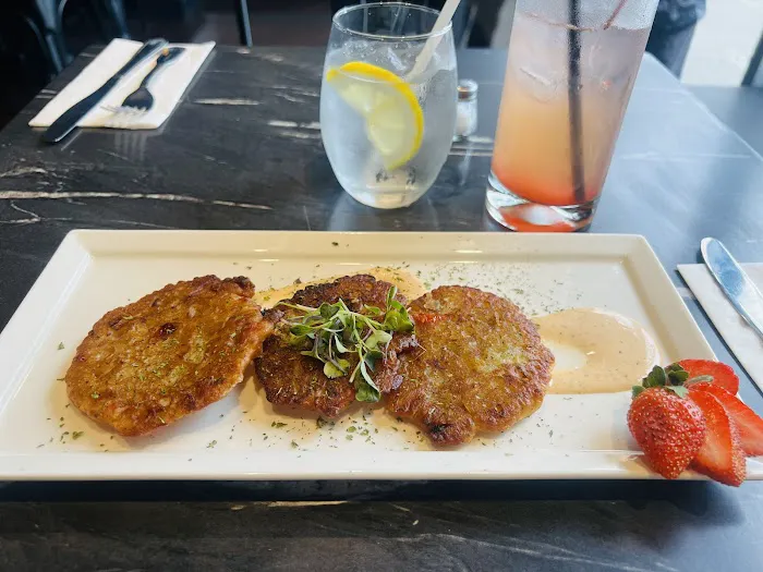 Blaze Bar & Grill Picture 3