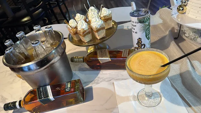 Casa Blanca Picture 5