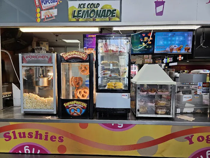 Ferris Wheel Yogurt Smoothie and Cafe Picture 4