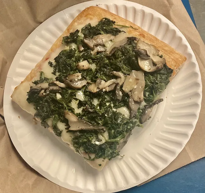 Zzs pizza and bar Staten Island ferry terminal Picture 6