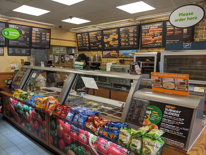 Subway - Staten Island - 3885 Picture 1