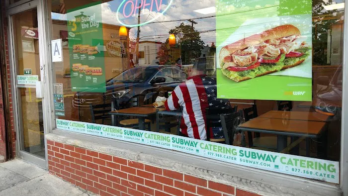 Subway - Staten Island - 3885 Picture 4