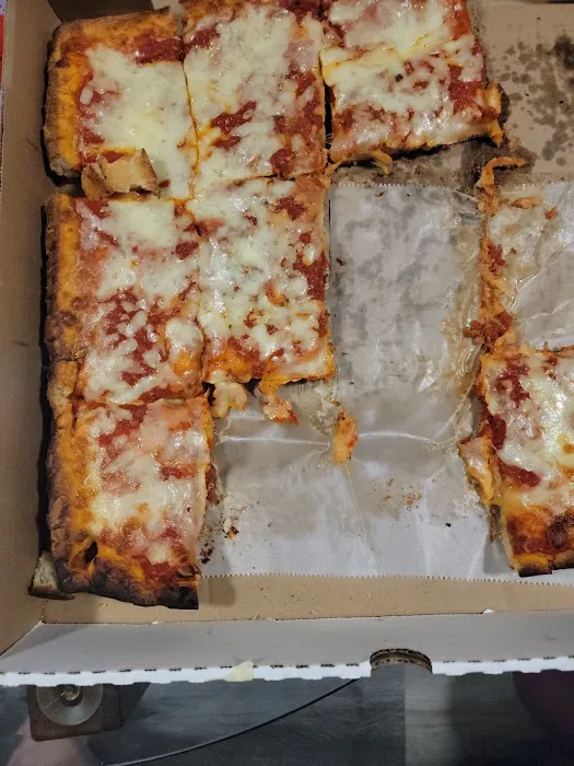 Avanti's Pizzeria Picture 3