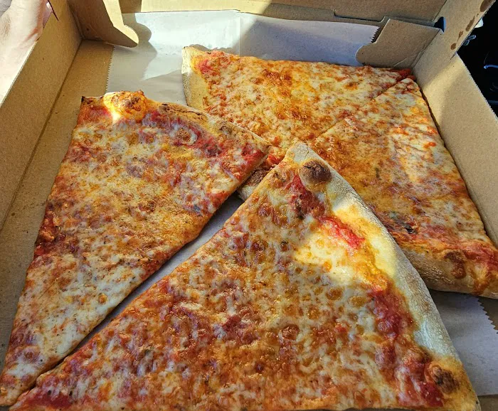 Avanti's Pizzeria Picture 5