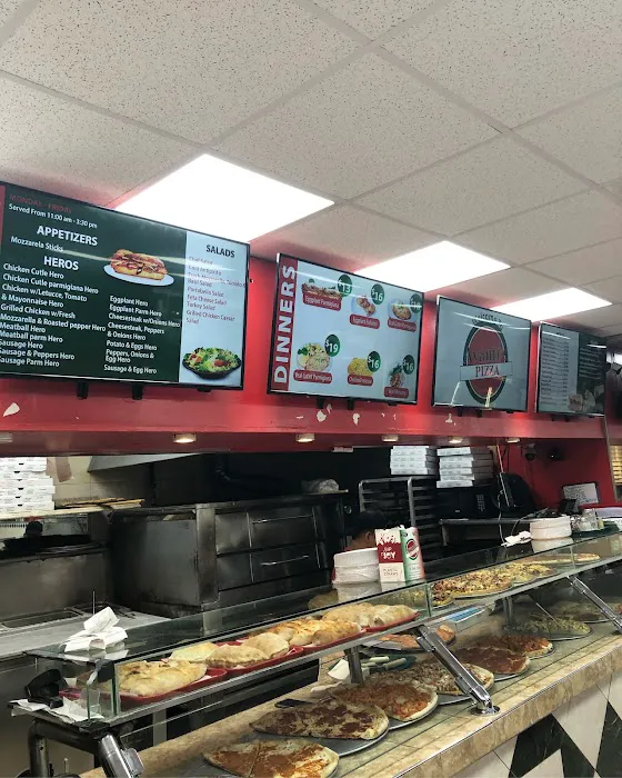 Avanti's Pizzeria Picture 9