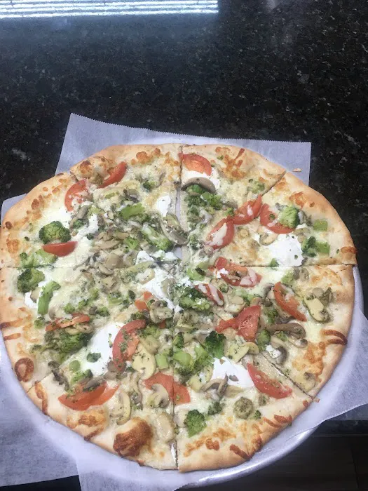 Avanti's Pizzeria Picture 6