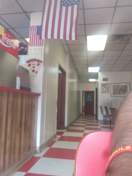 Mike's Pizzeria & Italian Restaurant Picture 4