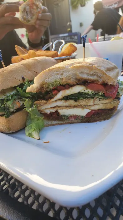 Bayonne Patio Bar & Grille Picture 6