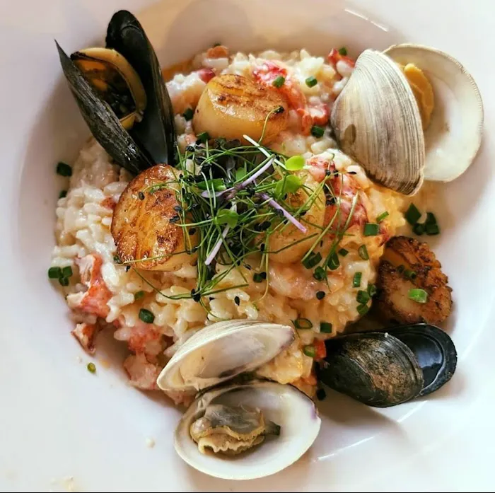 Marina Cafe Restaurant & Tiki Bar Picture 5