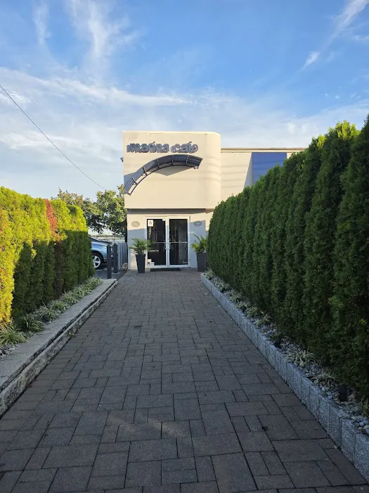 Marina Cafe Restaurant & Tiki Bar Picture 10