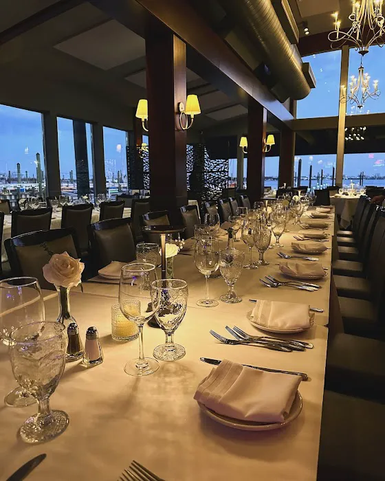 Marina Cafe Restaurant & Tiki Bar Picture 3