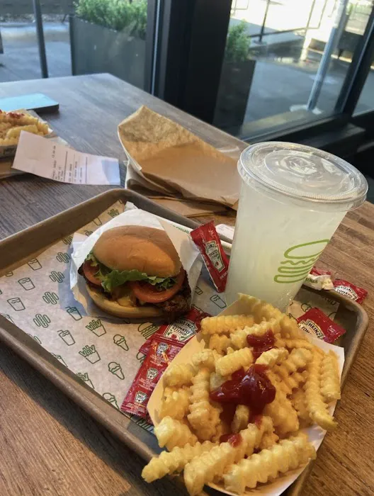 Shake Shack Staten Island Mall - New Springville Picture 2