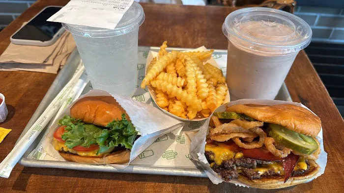 Shake Shack Staten Island Mall - New Springville Picture 5