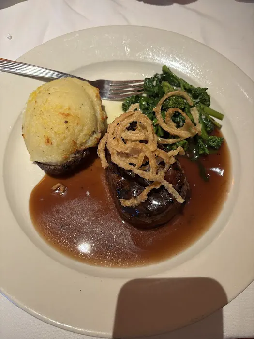 Lorenzo’s Restaurant, Bar & Cabaret Picture 5