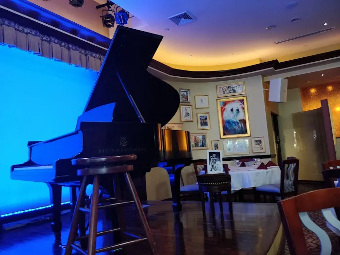 Lorenzo’s Restaurant, Bar & Cabaret Picture 2