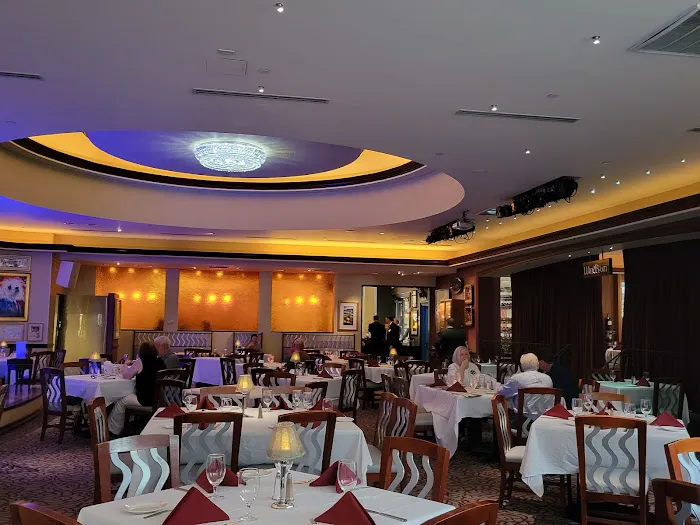 Lorenzo’s Restaurant, Bar & Cabaret Picture 10