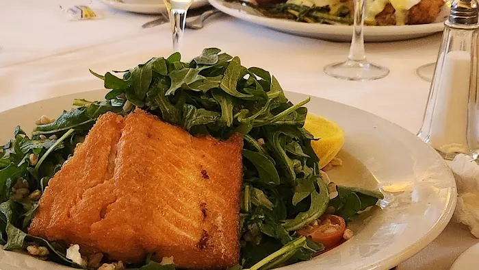 Lorenzo’s Restaurant, Bar & Cabaret Picture 6