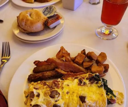 Lorenzo’s Restaurant, Bar & Cabaret