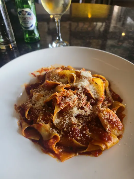 Lorenzo’s Restaurant, Bar & Cabaret Picture 3